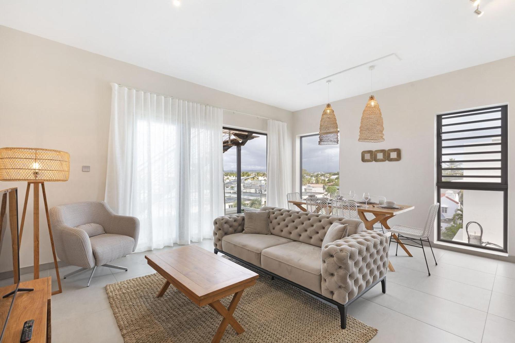 One Bay Penthouse Apartment *